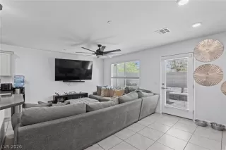Photo #5: 2789842 Listing