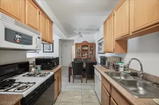 Photo #5: 2789956 Listing