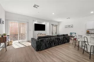 Photo #4: 2790085 Listing