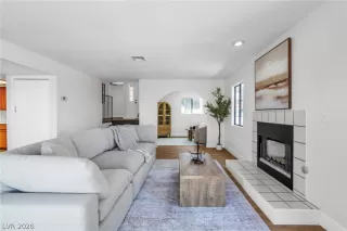 Photo #2: 2790258 Listing