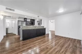 Photo #5: 2790387 Listing