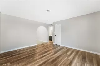 Photo #6: 2790413 Listing