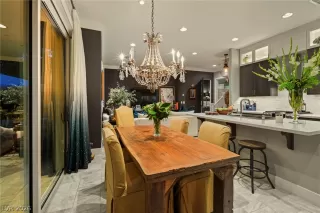 Photo #5: 2790602 Listing