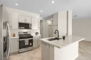 Photo #4: 2790629 Listing