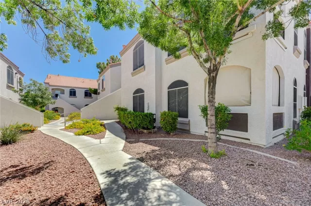 MLS: 2790639 Condo For Sale