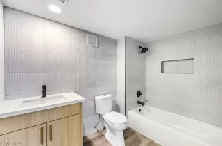 Photo #6: 2790687 Listing