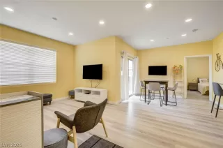 Photo #3: 2790794 Listing