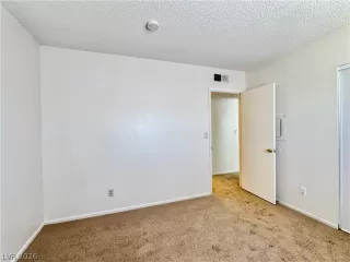 Photo #5: 2790841 Listing
