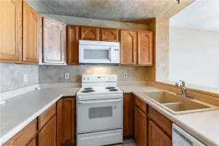 Photo #5: 2791004 Listing