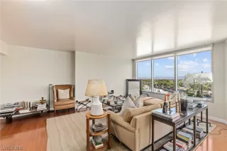 Photo #2: 2791032 Listing
