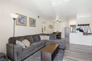 Photo #5: 2791207 Listing