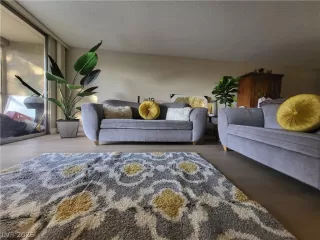 Photo #2: 2791217 Listing