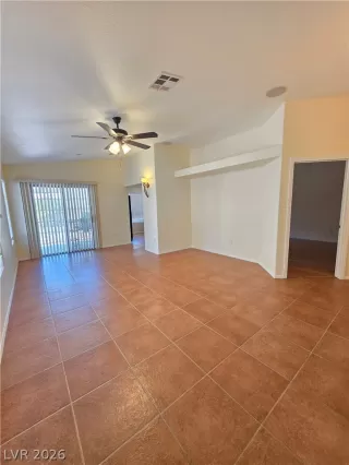 Photo #3: 2791268 Listing