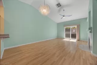 Photo #3: 2791407 Listing