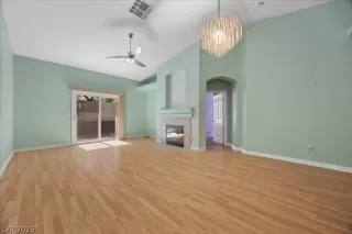 Photo #4: 2791407 Listing
