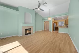 Photo #5: 2791407 Listing