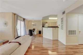 Photo #3: 2791414 Listing