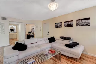Photo #6: 2791414 Listing