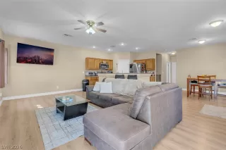 Photo #2: 2791460 Listing