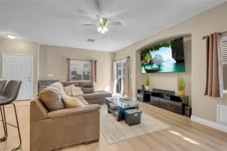 Photo #4: 2791460 Listing