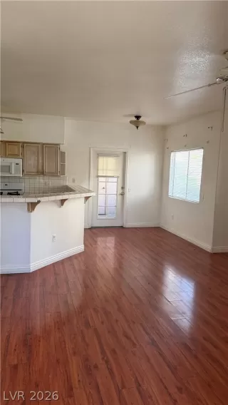 Photo #3: 2791481 Listing