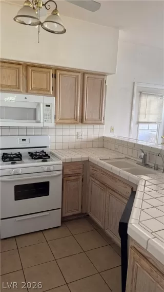 Photo #6: 2791481 Listing