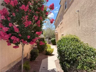 Photo #2: 2791530 Listing