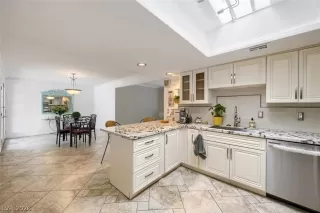 Photo #4: 2791595 Listing