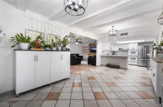 Photo #6: 2791858 Listing