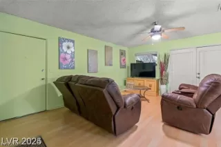 Photo #4: 2792022 Listing