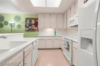 Photo #6: 2792022 Listing