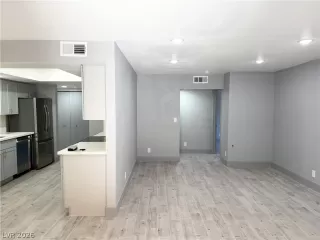 Photo #4: 2792060 Listing