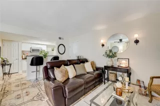 Photo #4: 2792338 Listing