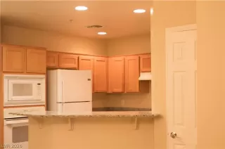 Photo #5: 2792352 Listing