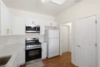 Photo #5: 2792377 Listing