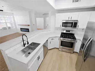 Browse active condo listings in JASMINE