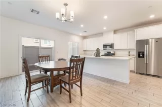 Photo #4: 2792655 Listing