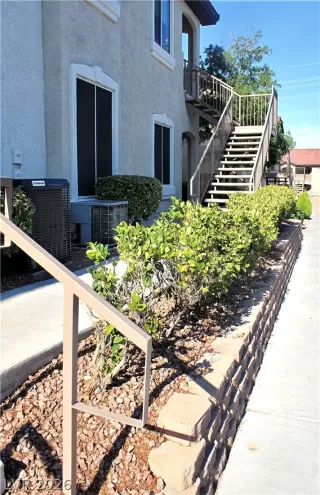 Photo #2: 2792837 Listing