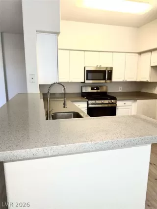 Photo #3: 2793016 Listing