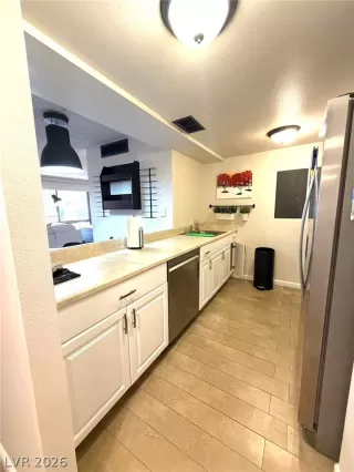 Photo #2: 2793296 Listing