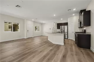 Photo #4: 2793391 Listing