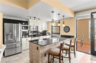 Photo #4: 2793679 Listing 