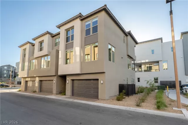 MLS: 2793732 Condo For Sale