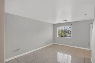 Photo #3: 2793917 Listing