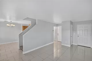 Photo #5: 2793917 Listing