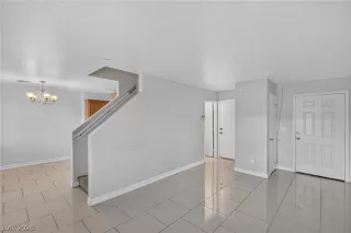Photo #6: 2793917 Listing