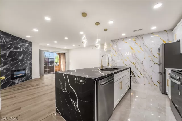 MLS: 2794168 Condo For Sale