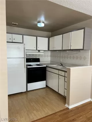 Photo #3: 2794390 Listing 