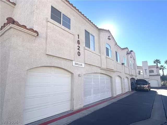 MLS: 2794500 Condo For Sale