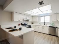 More Details about MLS # 2480116 : 1927 SCIMITAR DRIVE 1927